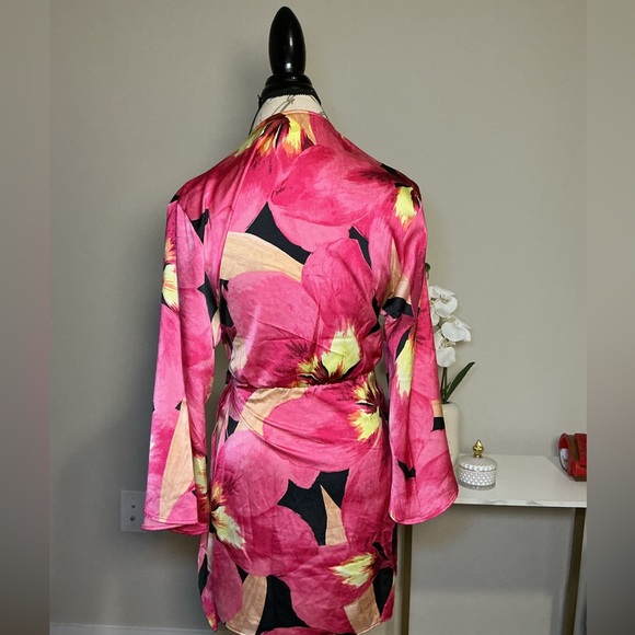 Floral Pink Wrap Robe - Picture 2 of 8